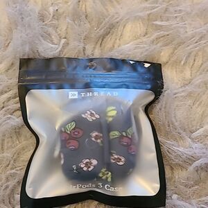 NWT Thread airport 3 case blue floral print